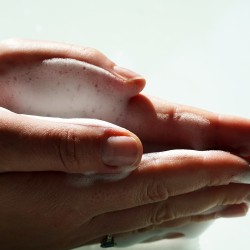 Reinigungsschaum - Hände waschen ohne Seife